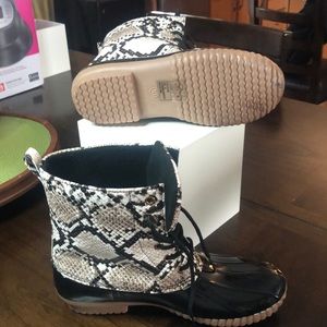 Animal print duck boot size 10 never worn